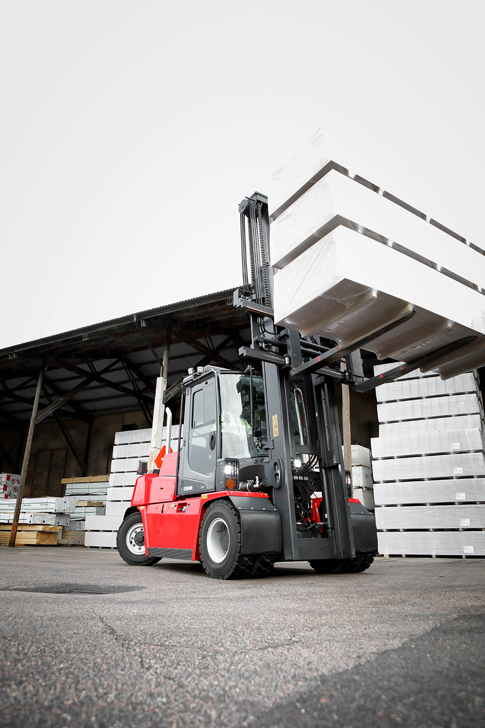 Kalmar introduces a new range of light forklifts to help customers