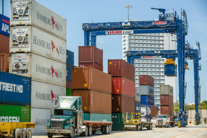 Kalmar rubber-tyred gantry (RTG) cranes