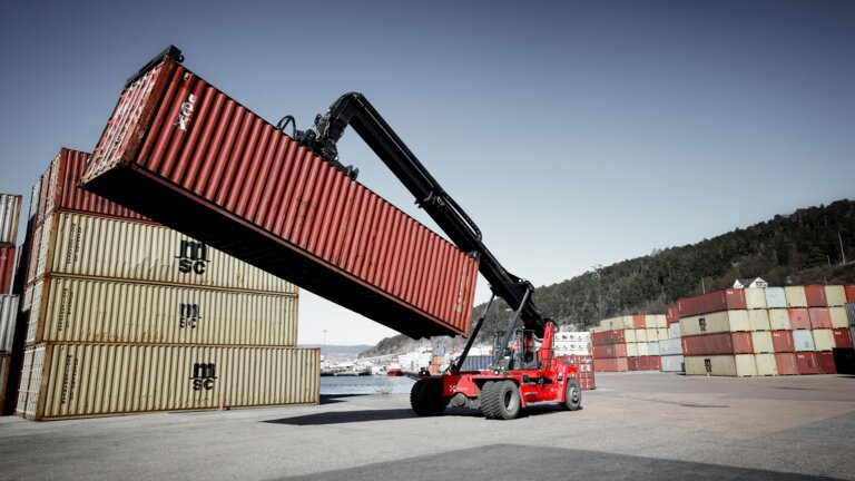 Halvlastad containerhantering