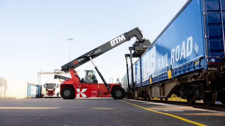 Eldriven Reachstacker