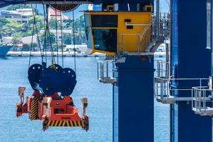 Bromma spreader and Kalmar STS crane