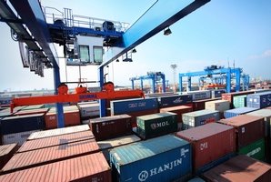 Saigon Newport Company, Vietnam  Kalmar rubber-tyred gantry (RTG) crane