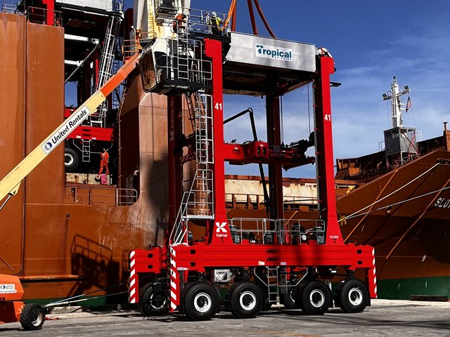 Tropical Shipping takes delivery of new Kalmar Straddle Carriers
